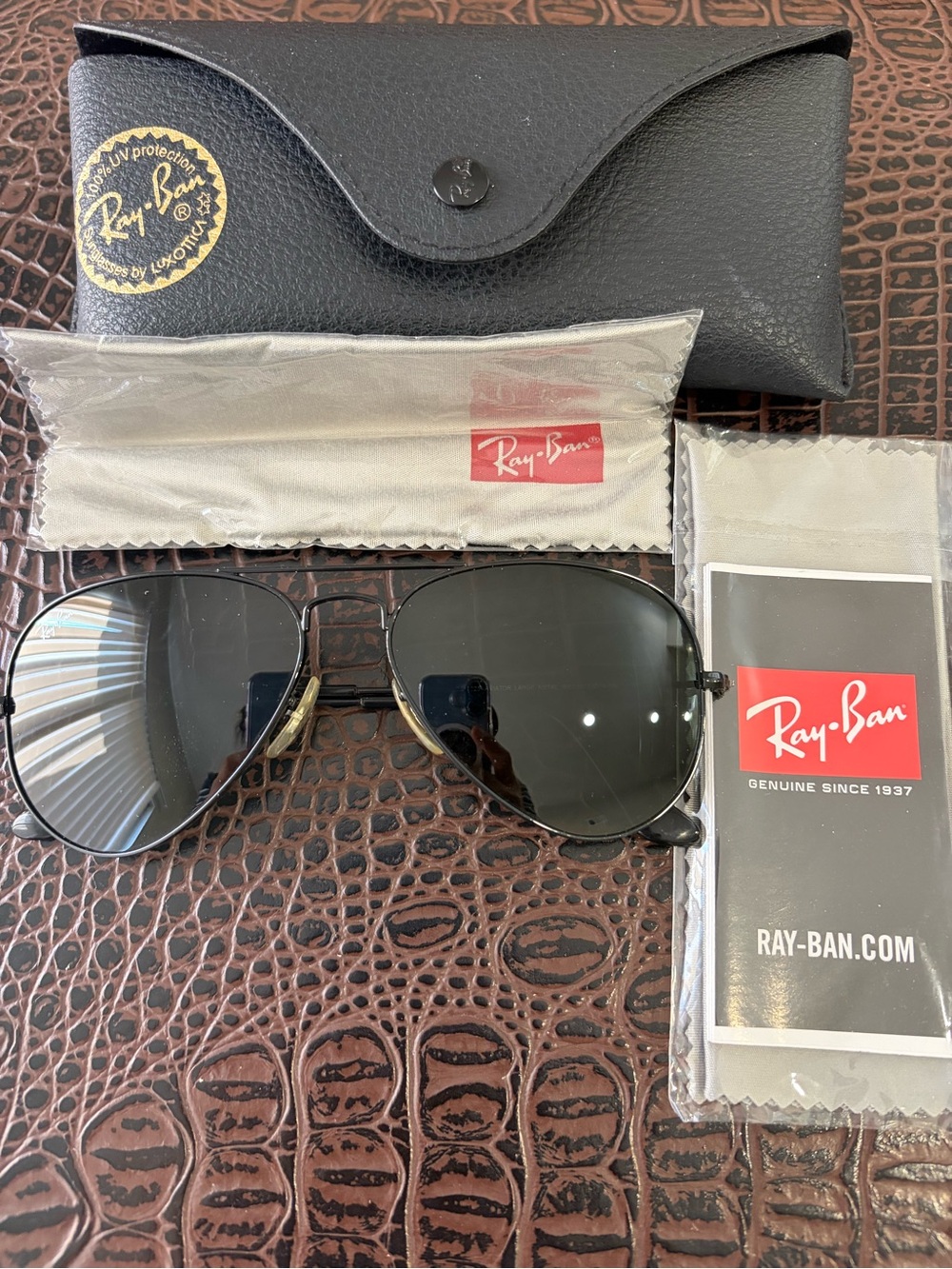 Ray-Ban Aviator Sunglasses Black Lenses with Gold Frame